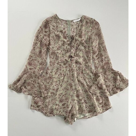 NWT Lush Floral Long Bell Sleeve Tie Front Shorts Romper Mint Taupe Size XS - Picture 1 of 11